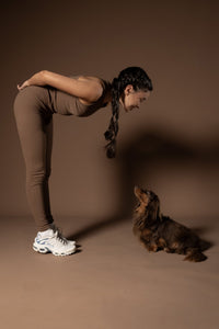 Modelo entrenando con Legging Seamless Eira talla única XS a XL