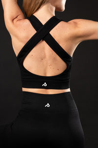 Modelo entrenando con Liora Top — top deportivo seamless