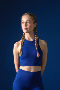 Liora Top Azul Marino — Tiras Cruzadas y Soporte Deportivo